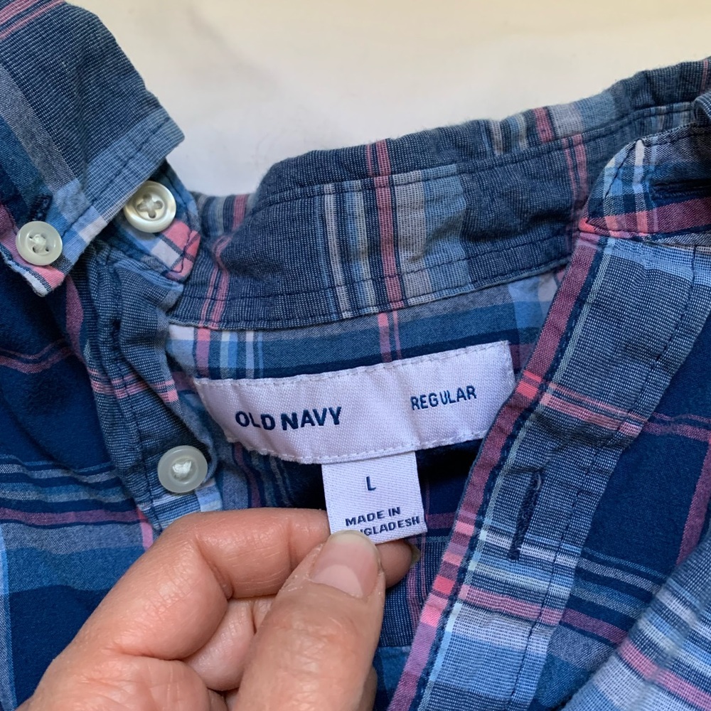 Old Navy size Large short sleeve button down pink and blue plaid - Picture 4 of 5